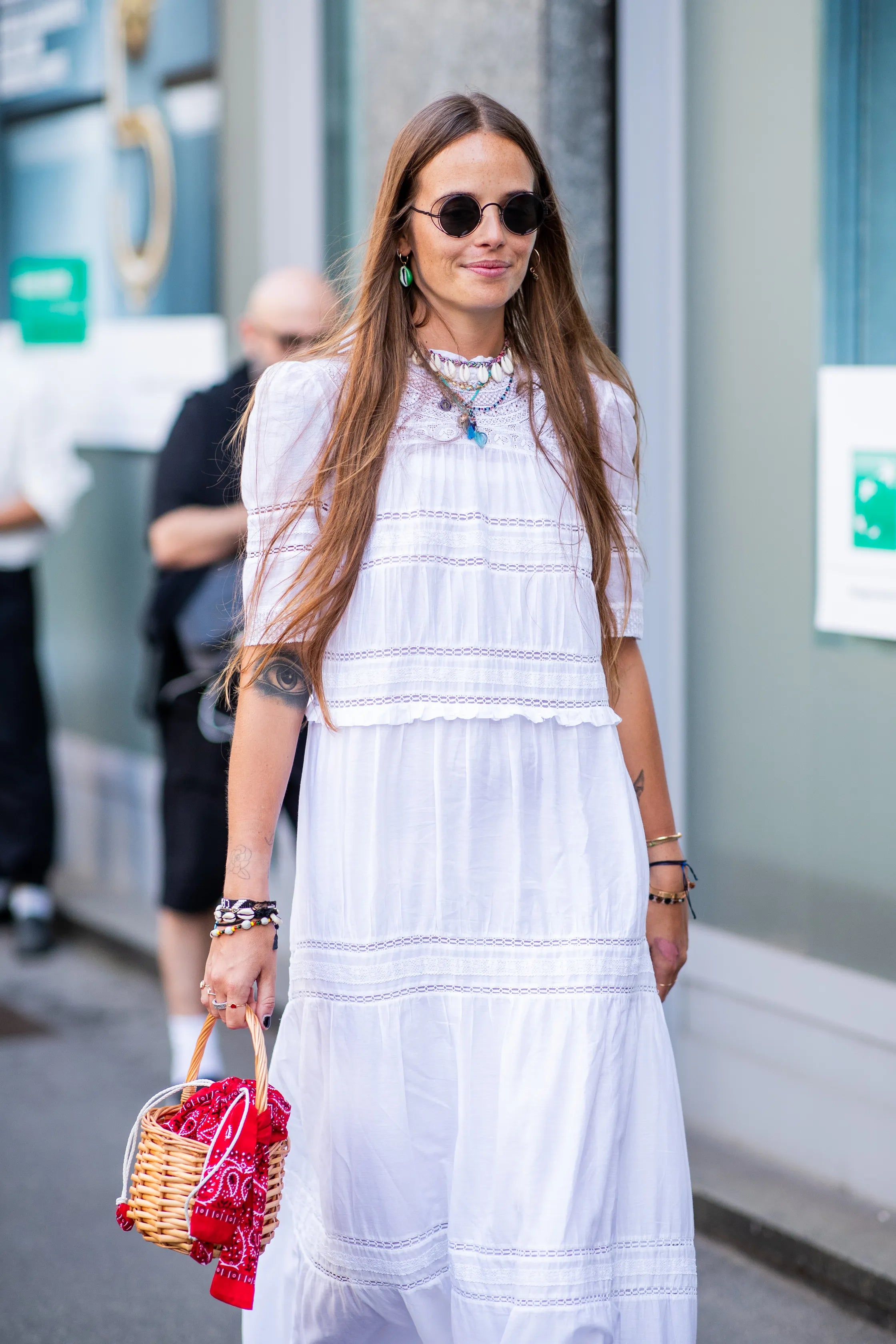 VOGUE FRANCE: Quels sont les indispensables à s'offrir cet été selon cette pro de la mode ?