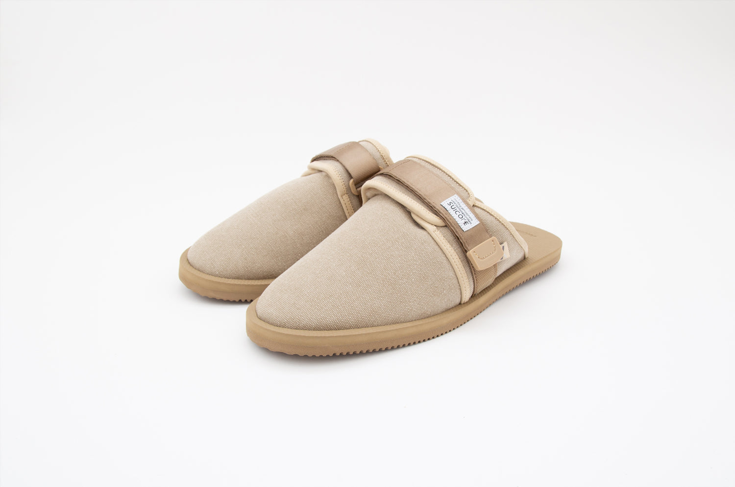 Esquire Russia : Suicoke and artist Daniel Arsham release 'artist uniform' shoes