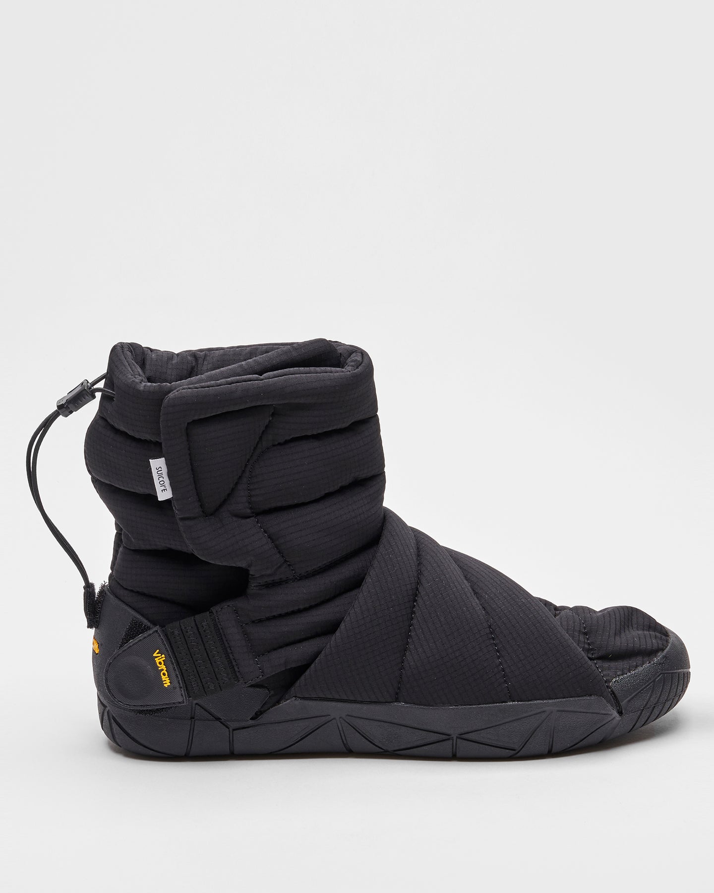 SUICOKE Furoshiki FUTON-HI Women’s low top ankle boots with black upper and Arctic Grip sole. From Fall/Winter 2023 collection on SUICOKE Official US & Canada Webstore. S22WFH BLACK
