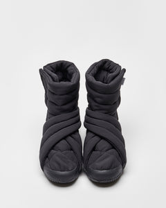 SUICOKE Furoshiki FUTON-HI Women’s low top ankle boots with black upper and Arctic Grip sole. From Fall/Winter 2023 collection on SUICOKE Official US & Canada Webstore. S22WFH BLACK